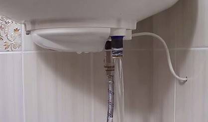 Comment vidanger l'eau d'un chauffe-eau : le pour et le contre des différentes méthodes + un exemple de travail