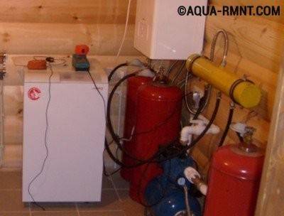 Comment organiser le chauffage d'une maison privée sans gaz: organiser un système dans un bâtiment en bois