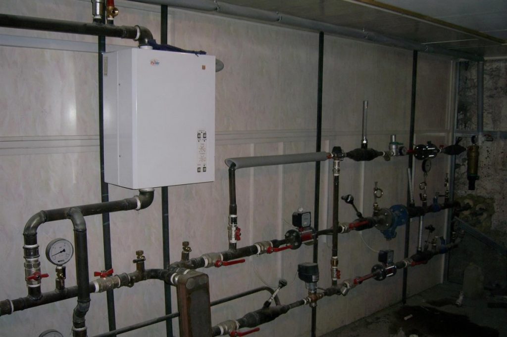 Disposition des tuyaux de chauffage dans une maison privée: méthodes et recommandations