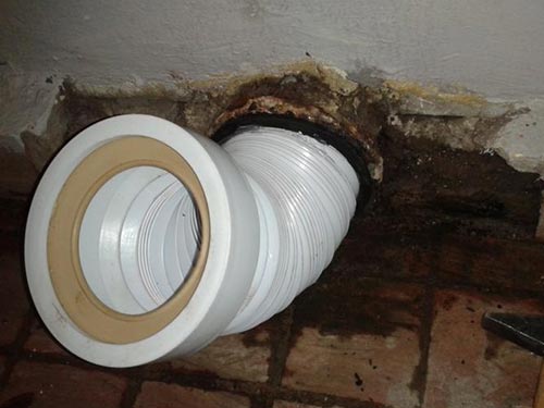 Comment sceller un joint de béton avec un tuyau en plastique