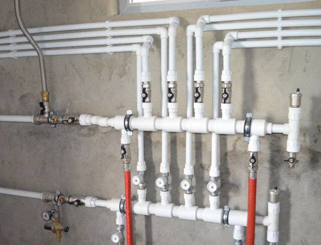 Peigne de distribution du système de chauffage: principe de fonctionnement, installation d'un peigne pour chauffer de vos propres mains, détails sur la photo et la vidéo