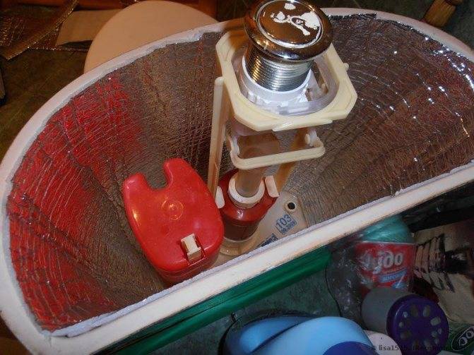 Pourquoi le réservoir des toilettes transpire-t-il et comment éliminer la condensation ?