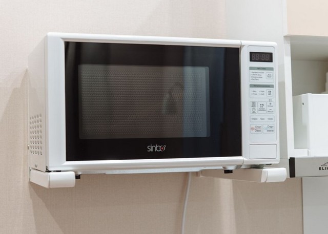 Micro-ondes dans la cuisine - où vous pouvez et où vous ne devez pas installer