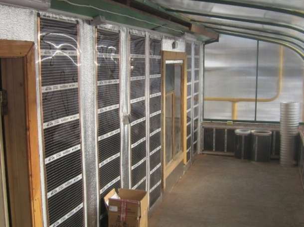 Chauffage infrarouge d'une maison de campagne ou d'un chalet privé, vidéo