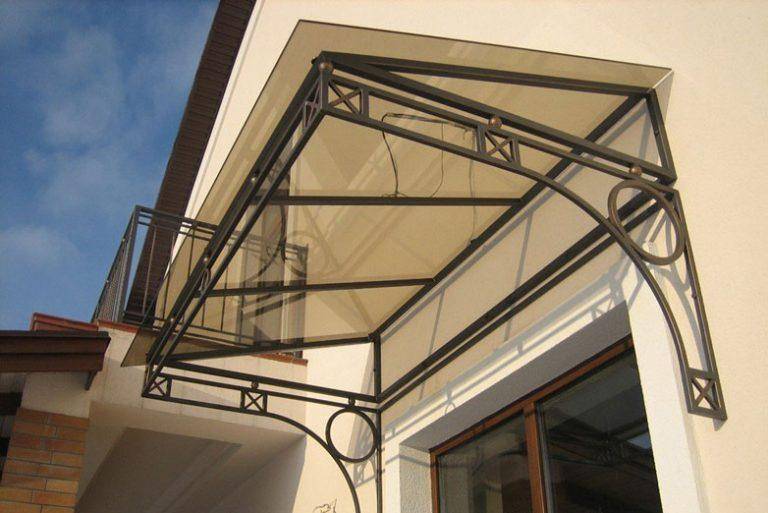 Visière pour le climatiseur: options pour protéger l'unité extérieure + aménager un auvent