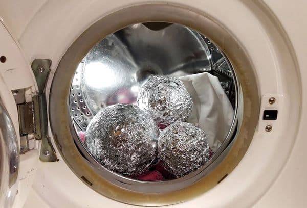 Pourquoi les balles en aluminium n'aident pas avec la lessive