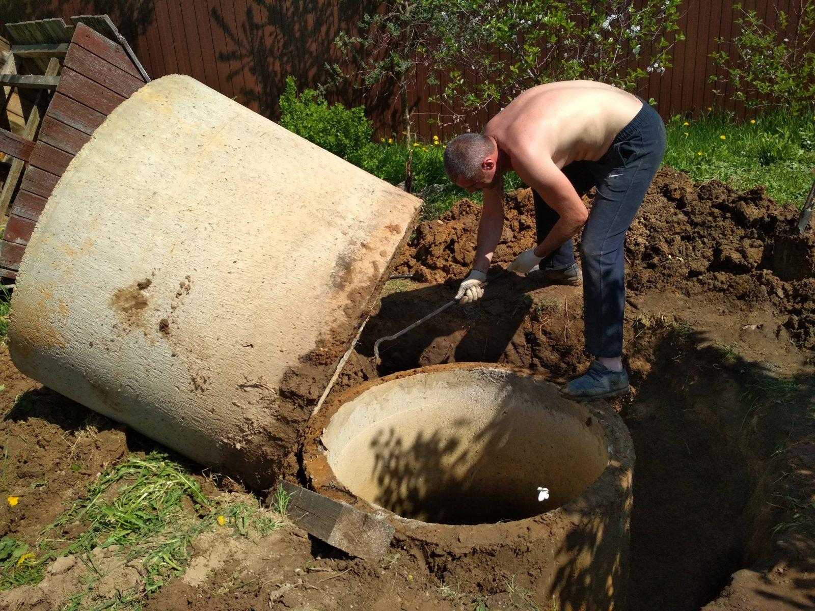 Bricolage bien à partir d'anneaux: creuser, imperméabiliser, nettoyer