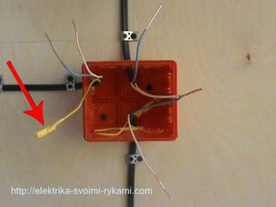 Comment connecter un interrupteur d'éclairage à trois gangs