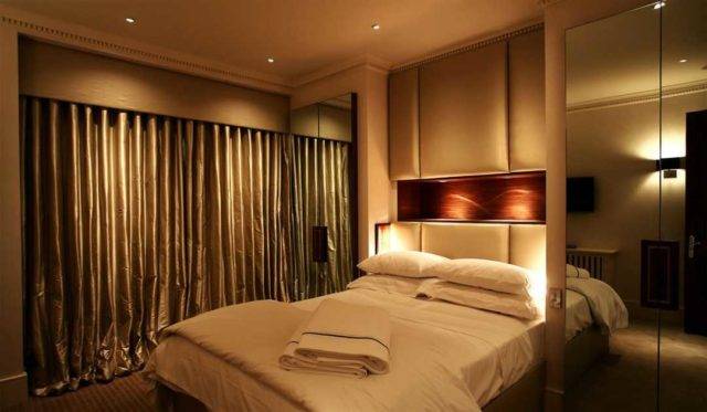 Luminaires dans la salle de bain au plafond: types, principes de placement, nuances d'installation