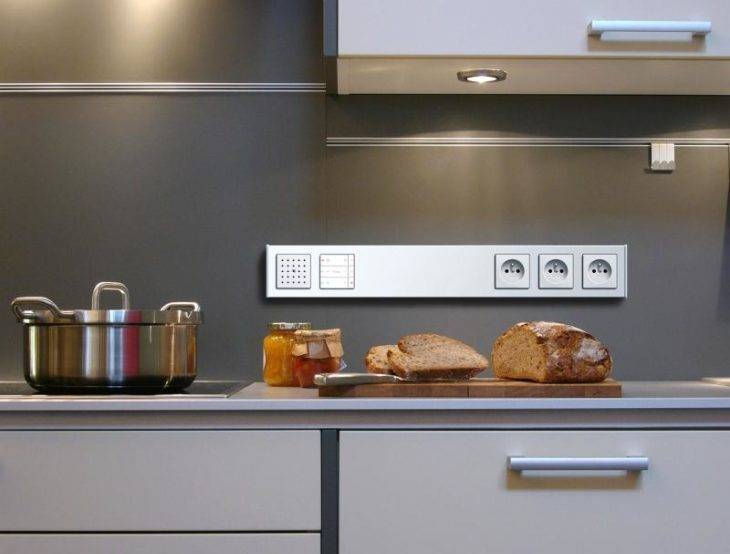 Installation de boîtes de prises : comment installer des boîtes de prises dans du béton et des cloisons sèches