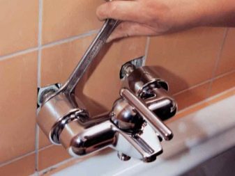 Changer le robinet de la salle de bain