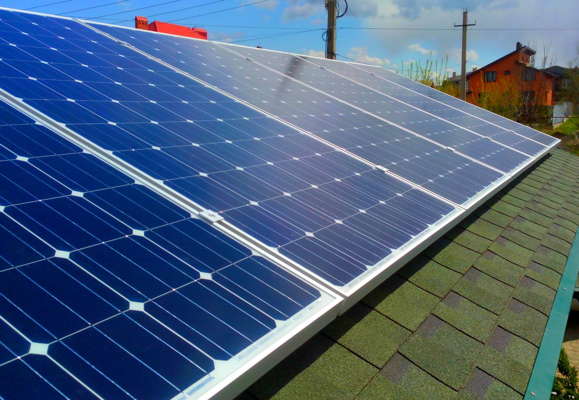 Le principe de fonctionnement et le dispositif de la batterie solaire.