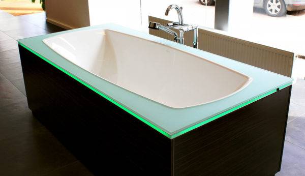 Baignoire en acrylique ou en fonte ? Un aperçu des avantages et des inconvénients des deux options