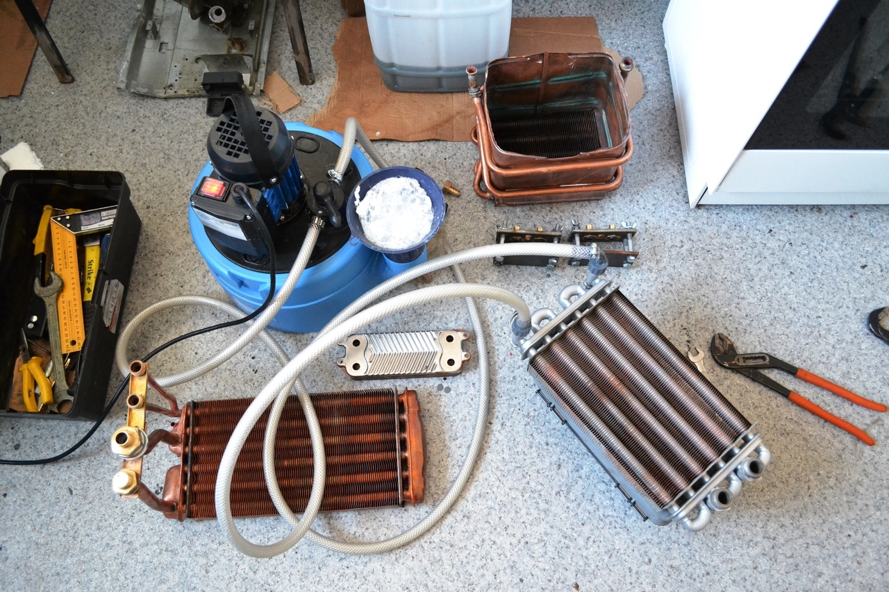 Nettoyage et rinçage à faire soi-même d'un échangeur de chaleur de chaudière à gaz: outils et technologies