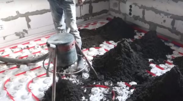 Plancher d'eau chaude dans une maison privée: schémas, règles de l'appareil + instructions d'installation