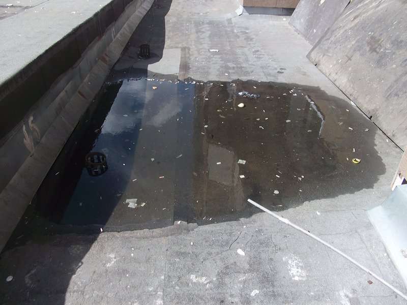 Instructions pour l'installation de gouttières pour le toit: comment effectuer vous-même les travaux d'installation