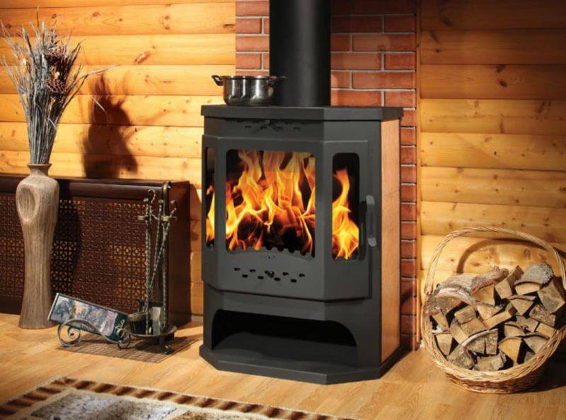 Organisation du chauffage des bâtiments multi-pièces à l'aide de poêles à bois