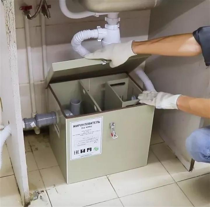 Comment choisir et installer un bac à graisse sous l'évier: nous introduisons la question