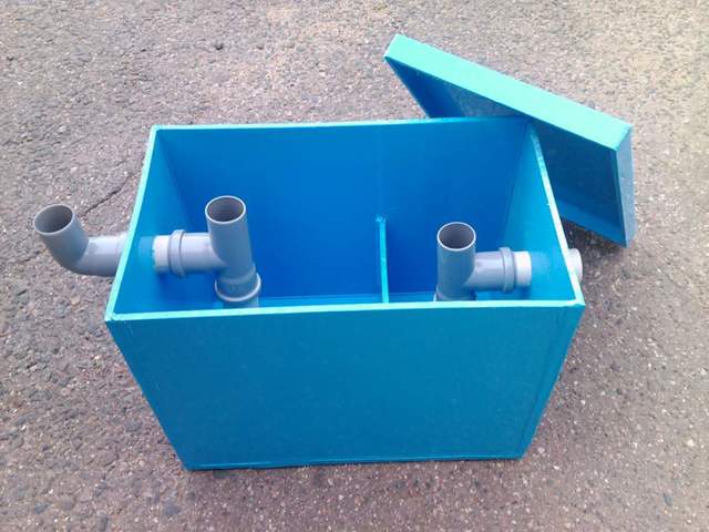 Piège à graisse pour les égouts de la salle à manger: types d'équipements, conseils de choix, installation