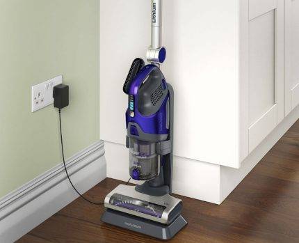 Revue de l'aspirateur sans fil Dyson V8 : une puissance de bâton sans précédent