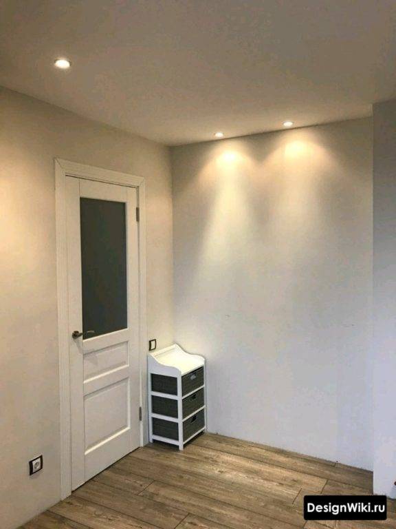 5 façons de sélectionner avec succès des meubles pour agrandir visuellement le couloir