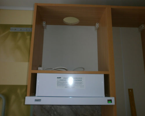 Caractéristiques du fonctionnement des hottes télescopiques : les meilleurs modèles pour la purification de l'air après la cuisson