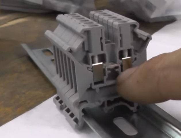 Borniers auto-serrants : types et étendue + recommandations pour les clients