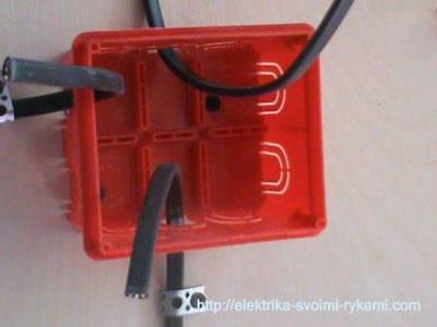 Comment connecter un interrupteur d'éclairage à trois gangs