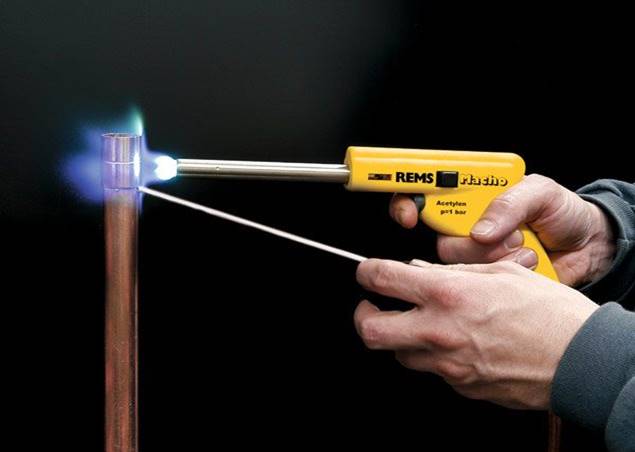 Souder des tubes de cuivre avec un brûleur à gaz : technologie, outils