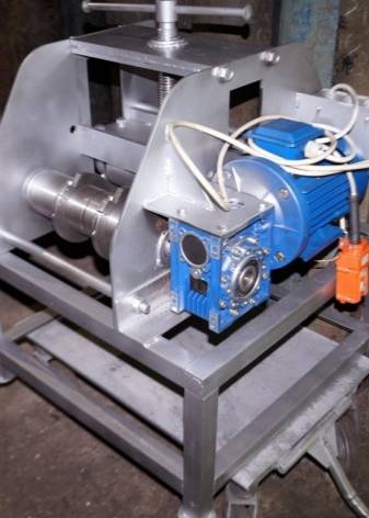 Comment plier un tube profilé: types de cintreuses de profilés et aperçu de 3 méthodes "manuelles"