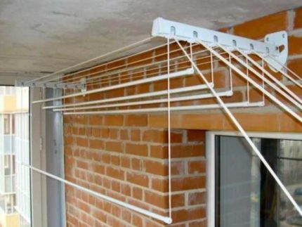 Sèche-linge au plafond sur le balcon : cinq modèles populaires + conseils pour choisir et installer