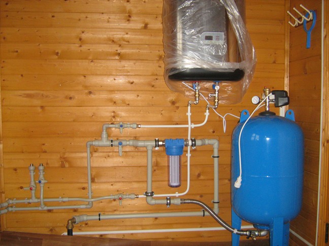 Approvisionnement en eau d'une maison privée. centrale, autonome. avantages