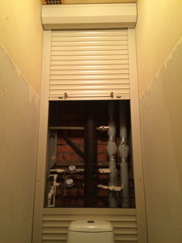 Comment cacher les tuyaux dans la salle de bain : idées et méthodes