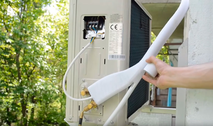 Installation d'un climatiseur externe dans le grenier: la possibilité de résoudre et d'analyser les spécificités techniques