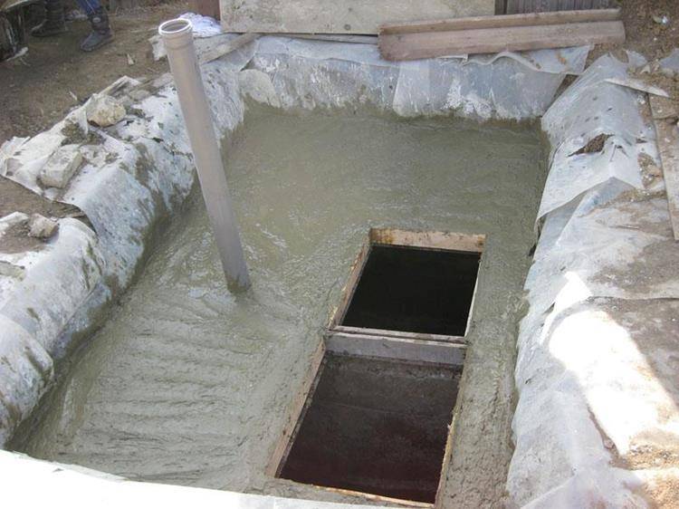 Ventilation du système d'égouts dans une maison privée: règles générales de conception et élimination des odeurs