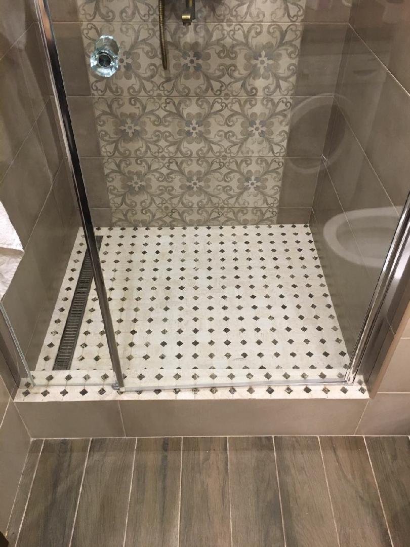 Cabine de douche carrelée: instructions d'installation étape par étape