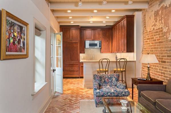 La deuxième lumière dans la maison est une technique architecturale pour agrandir l'espace à l'intérieur