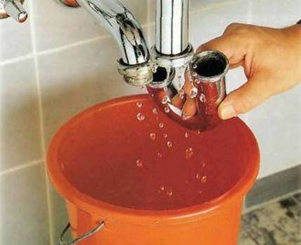 Meuble suspendu avec évier: conseils pour choisir + analyse de la technologie d'installation