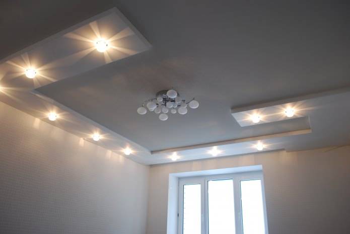 Plafonds tendus dans la cuisine: caractéristiques de choix, de conception et d'installation