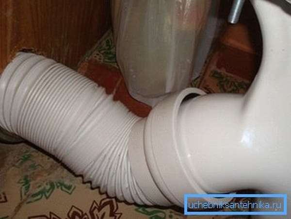 Comment installer une toilette avec une sortie oblique: notice technique détaillée