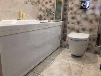 Choisir et installer un écran sous la baignoire de vos propres mains - comment tout faire de manière fonctionnelle et esthétique?