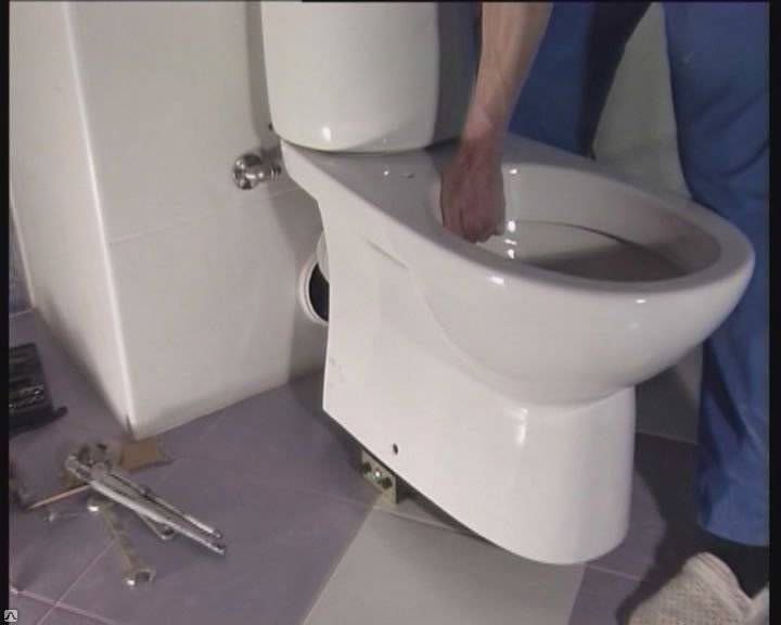 Support WC : comment le fixer sur un sol carrelé sans percer, pour ne pas décaler, le choix des fixations, comment bien fixer