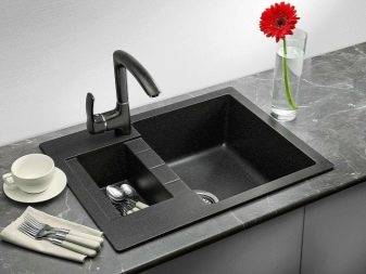 Évier en céramique pour la cuisine: types, aperçu des fabricants + que rechercher lors du choix