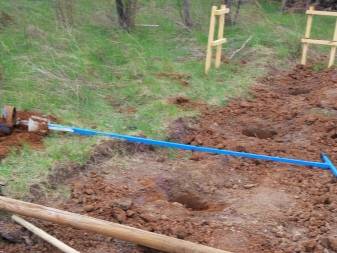 Perceuse à main maison pour forer un puits: conceptions en spirale et en cuillère