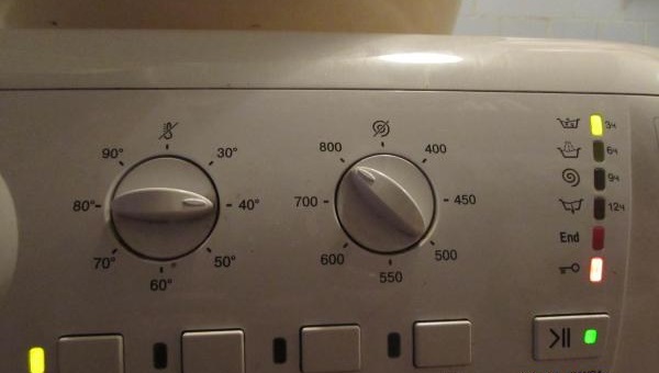 Erreurs de la machine à laver Ariston : décodage des codes d'erreur + conseils de réparation