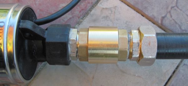 Raccordement d'un accumulateur hydraulique à un système d'alimentation en eau: options et schémas typiques