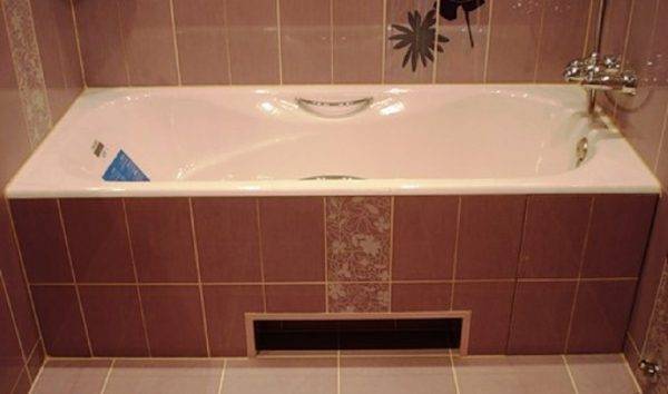 Écran coulissant sous la baignoire: instructions étape par étape pour assembler la conception d'usine + conseils pour les artisans