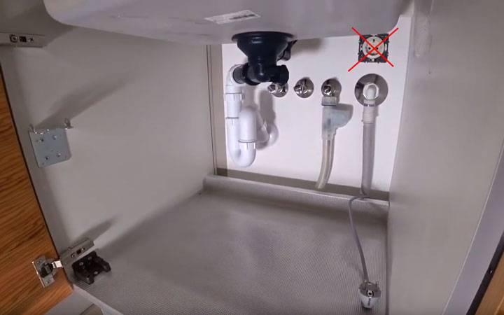 Prises encastrées dans le plan de travail : variétés, caractéristiques + conseils pour choisir et installer