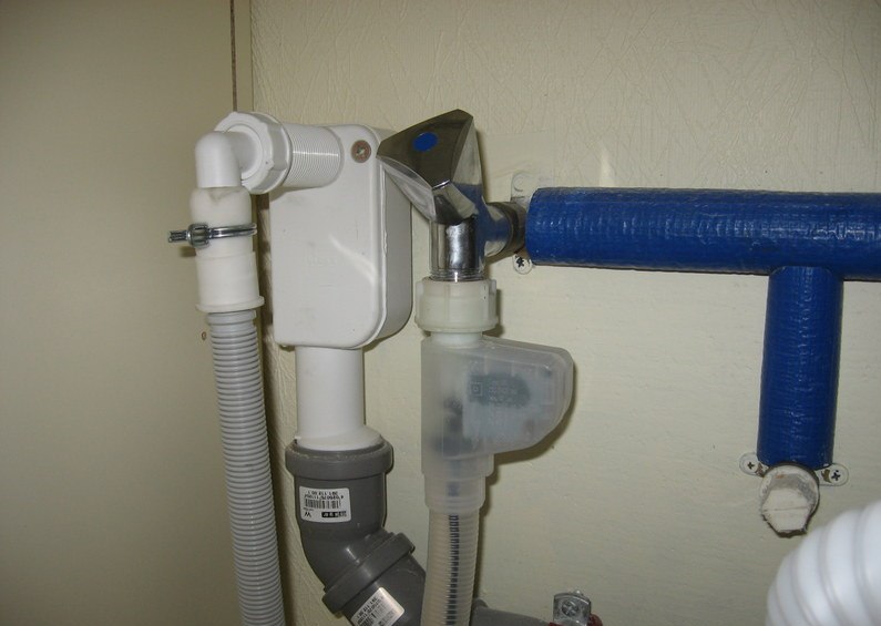 Siphon lave-linge : raccord de vidange avec clapet anti-retour