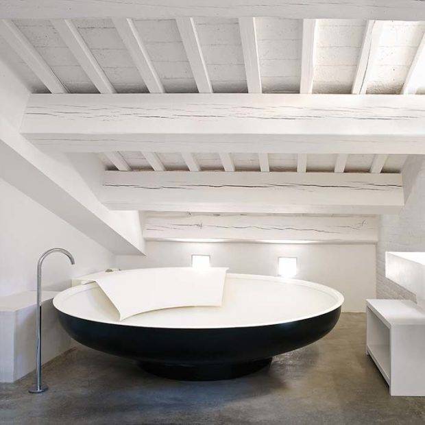 Baignoire pour deux : règles pour choisir une baignoire double + revue des meilleurs fabricants